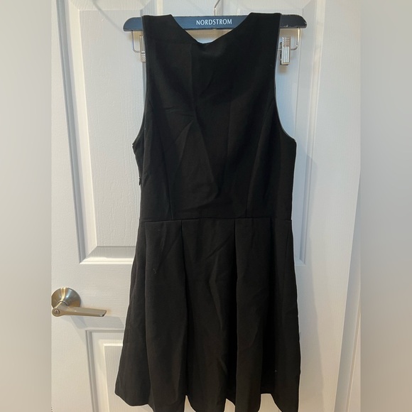 Black Sleeveless Mini Dress with Front Zipper - Picture 5 of 8